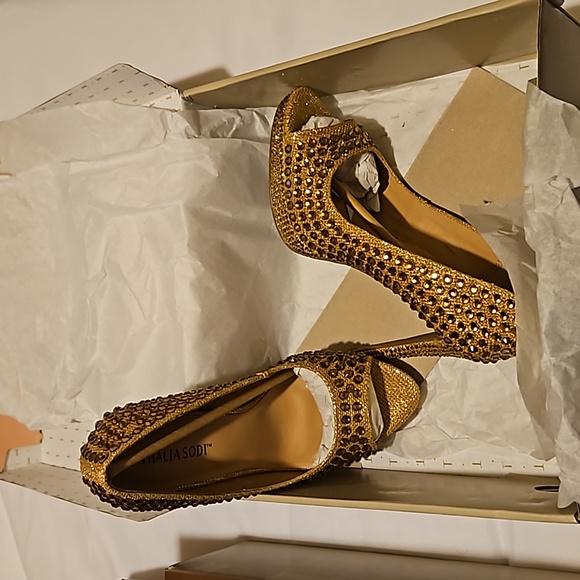 Shoes - Picture 3 of 3